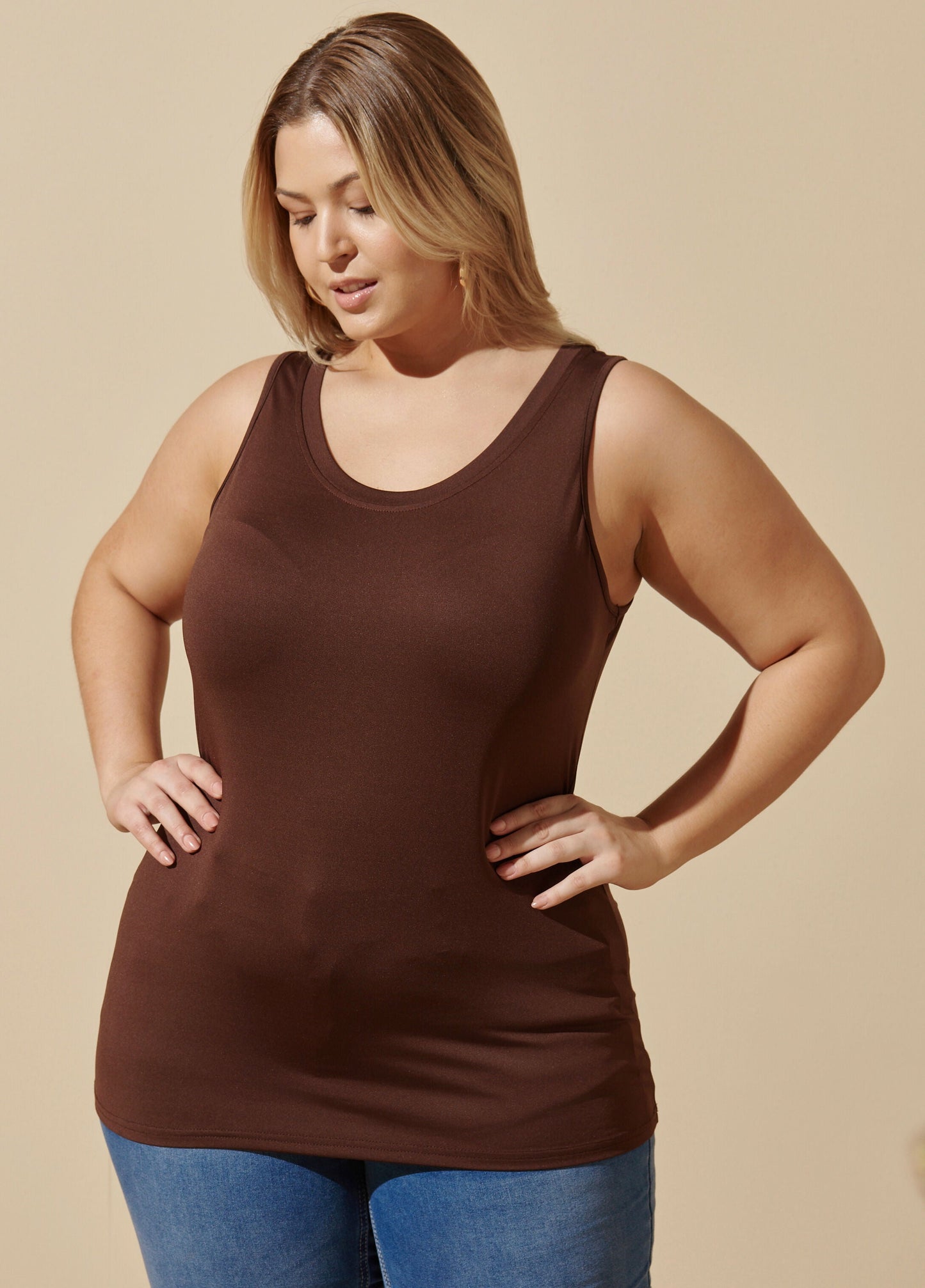 Simple Core Knitted Sleeveless Shirt