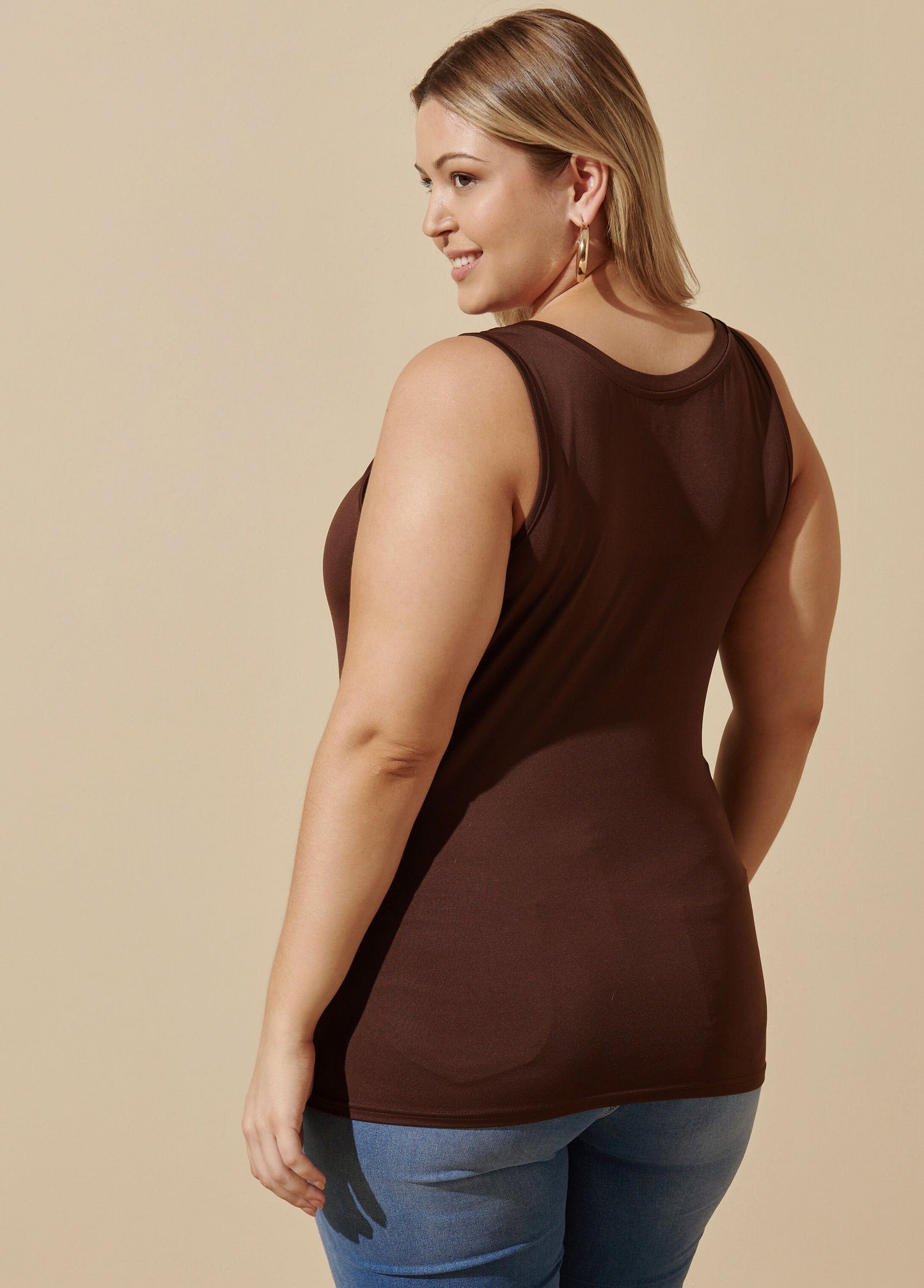 Simple Core Knitted Sleeveless Shirt