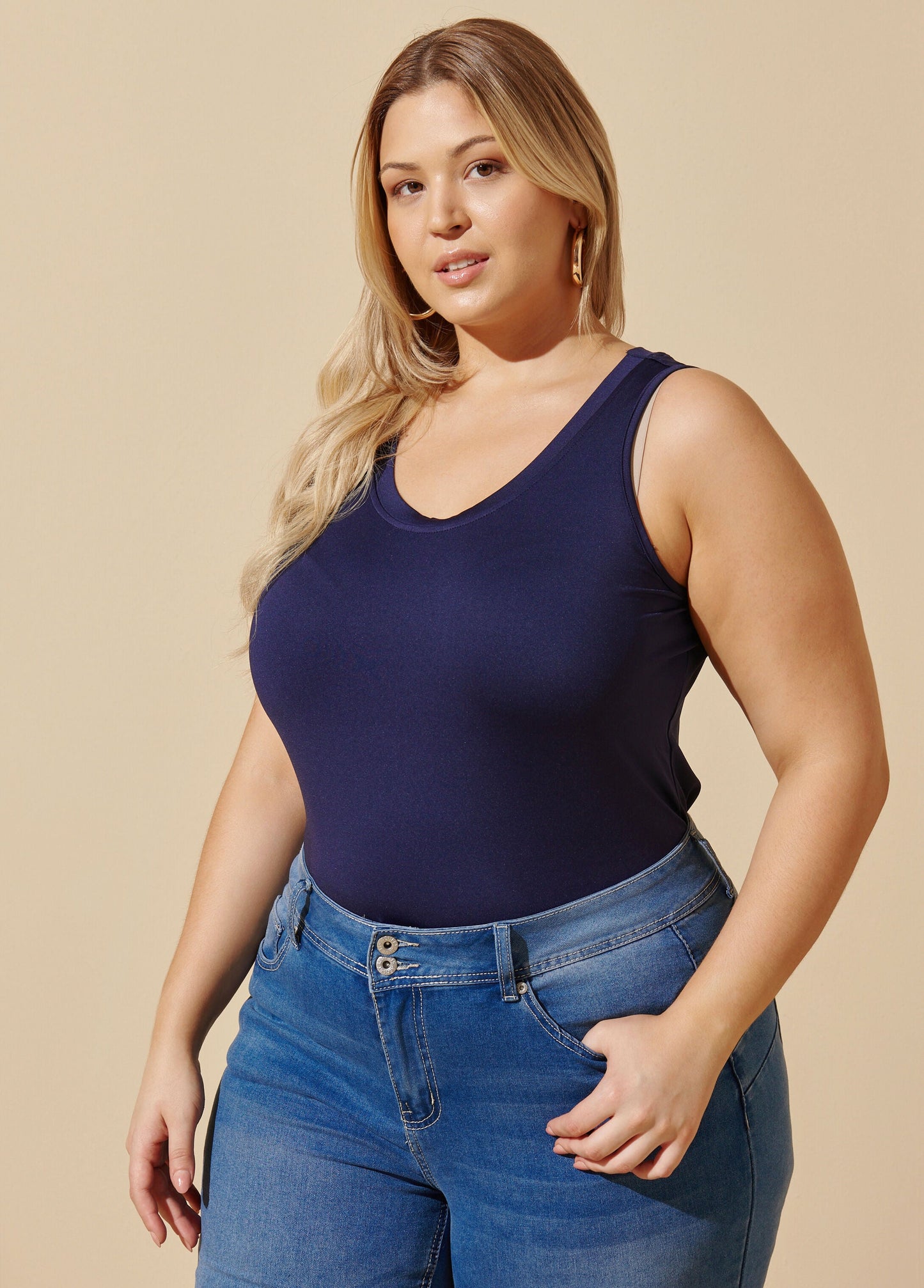 Simple Core Knitted Sleeveless Shirt